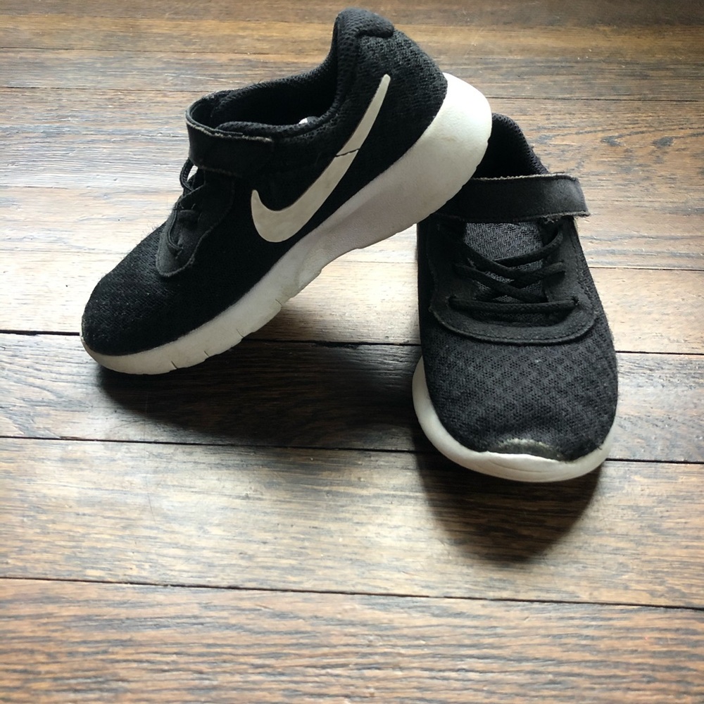 Toddler black Nike Sneakers 🌑